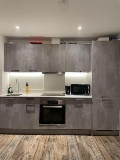 New London Apartment- 20mins From Apartment *
