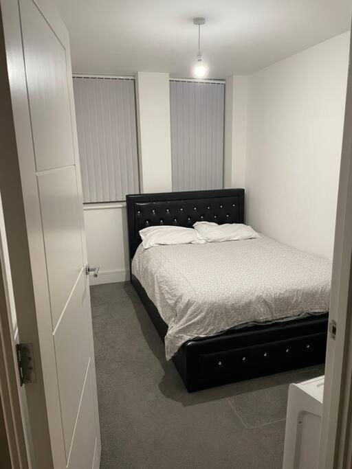 New London Apartment- 20mins From * Romford